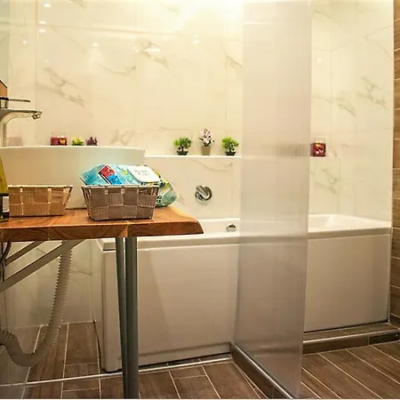 Ayasofia Hot Tube Jakuzzi 2 Bedrooms And Balcony Luxury Szaloniki