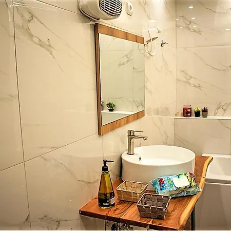 Ayasofia Hot Tube Jakuzzi 2 Bedrooms And Balcony Luxury Apartman